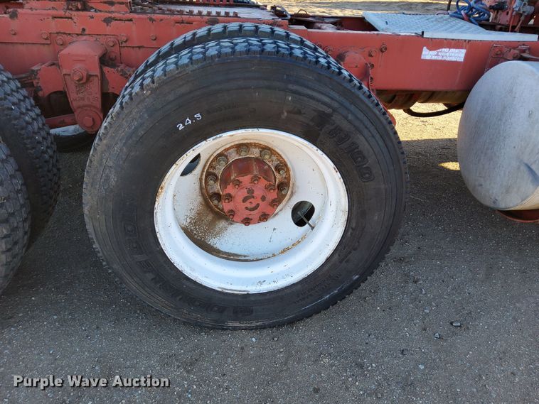 image for item LU9684 1983 Kenworth K100  semi truck