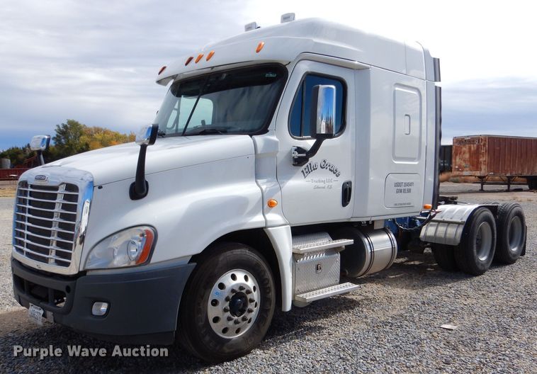 image for item LU9726 2014 Freightliner Cascadia  semi truck