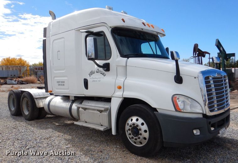 image for item LU9726 2014 Freightliner Cascadia  semi truck