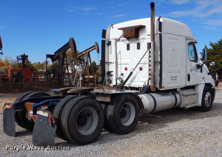 image for item LU9726 2014 Freightliner Cascadia  semi truck