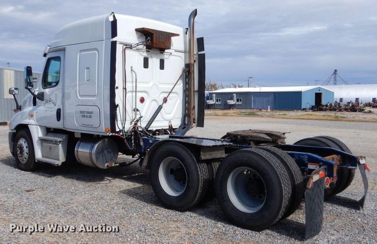 image for item LU9726 2014 Freightliner Cascadia  semi truck