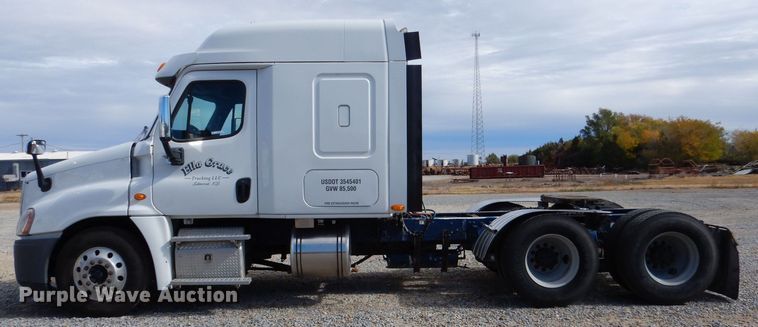 image for item LU9726 2014 Freightliner Cascadia  semi truck