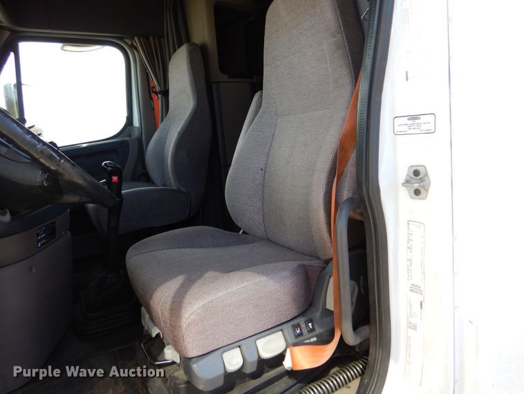 image for item LU9726 2014 Freightliner Cascadia  semi truck