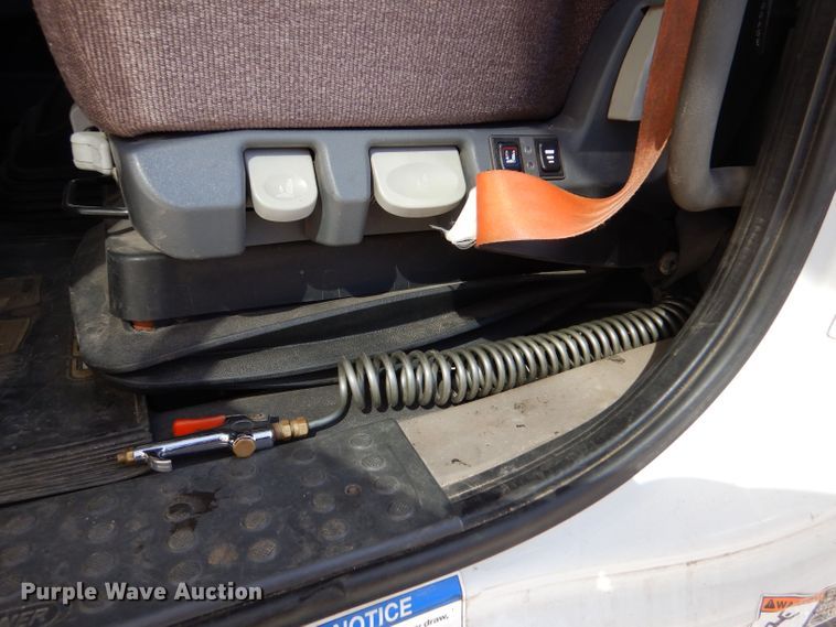 image for item LU9726 2014 Freightliner Cascadia  semi truck