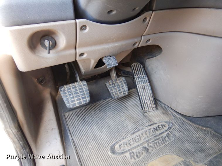 image for item LU9726 2014 Freightliner Cascadia  semi truck