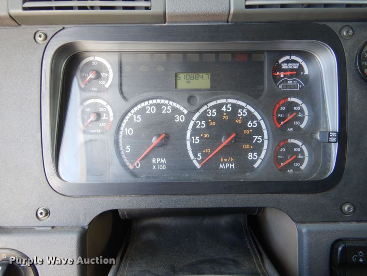 image for item LU9726 2014 Freightliner Cascadia  semi truck