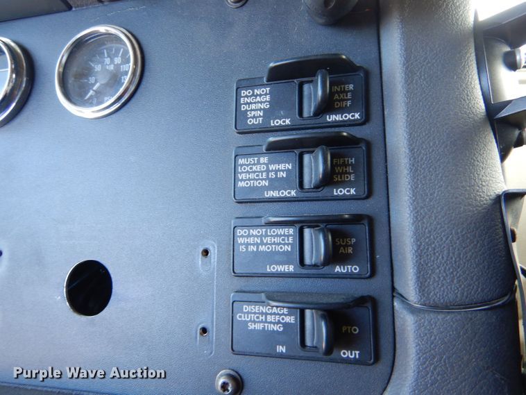 image for item LU9726 2014 Freightliner Cascadia  semi truck