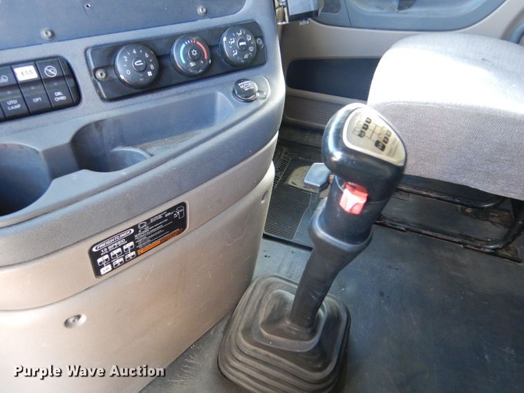 image for item LU9726 2014 Freightliner Cascadia  semi truck