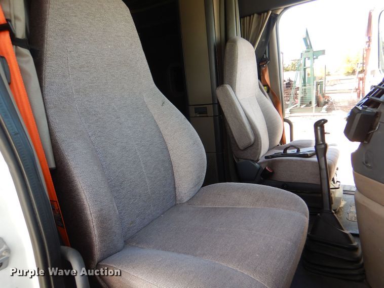 image for item LU9726 2014 Freightliner Cascadia  semi truck