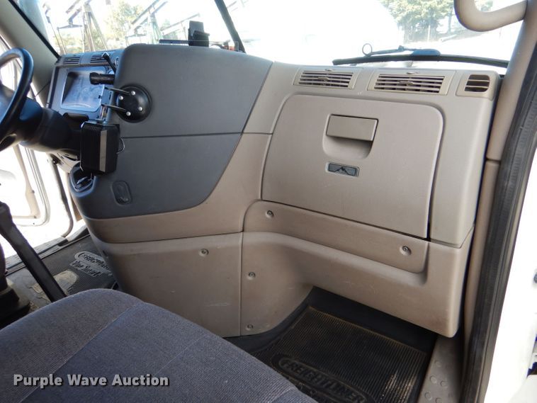 image for item LU9726 2014 Freightliner Cascadia  semi truck