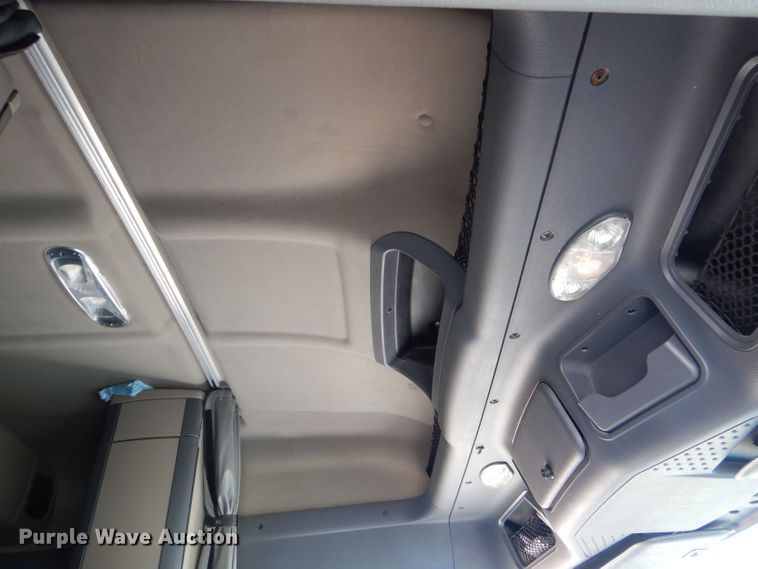 image for item LU9726 2014 Freightliner Cascadia  semi truck