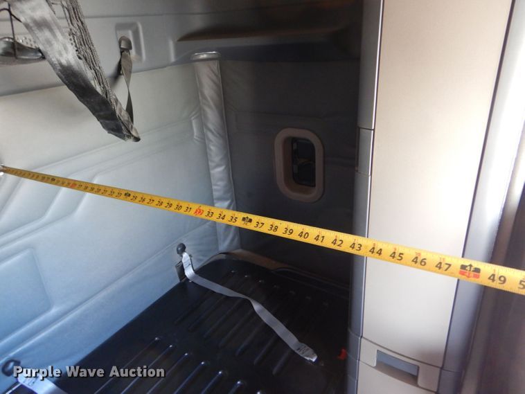 image for item LU9726 2014 Freightliner Cascadia  semi truck