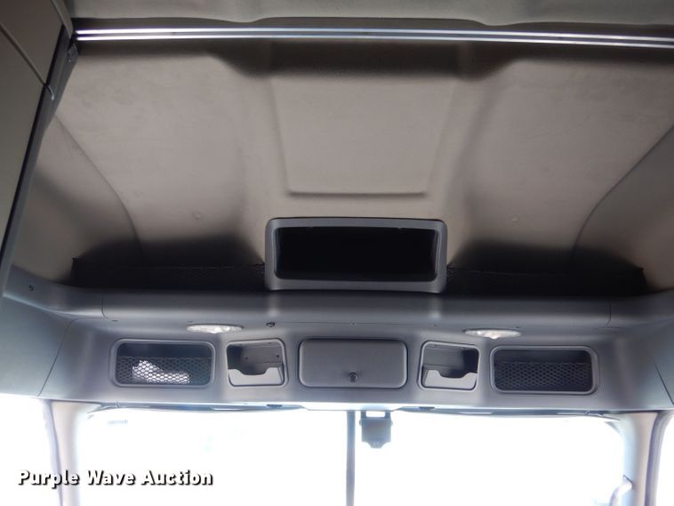 image for item LU9726 2014 Freightliner Cascadia  semi truck