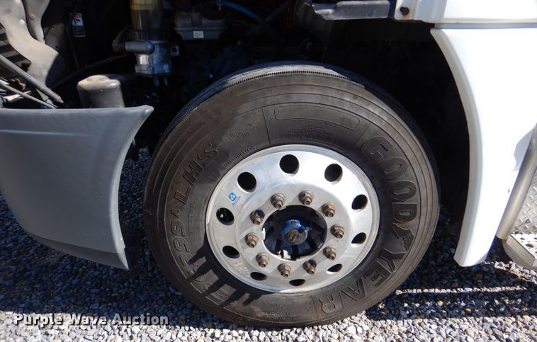 image for item LU9726 2014 Freightliner Cascadia  semi truck