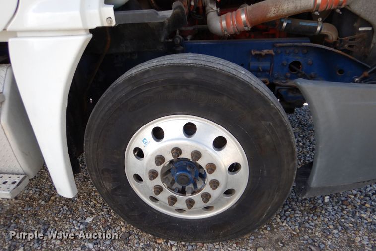 image for item LU9726 2014 Freightliner Cascadia  semi truck