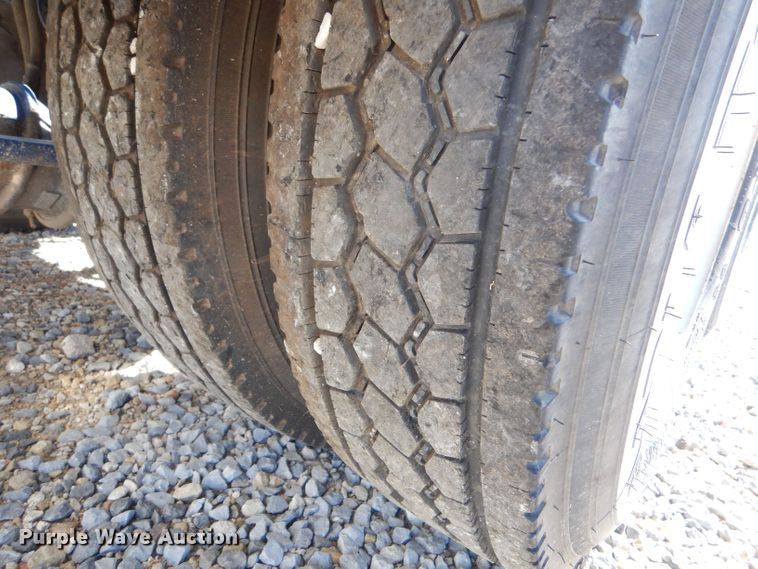 image for item LU9726 2014 Freightliner Cascadia  semi truck