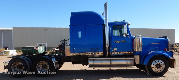 image for item LU9751 1999 Western Star 4964EX  semi truck