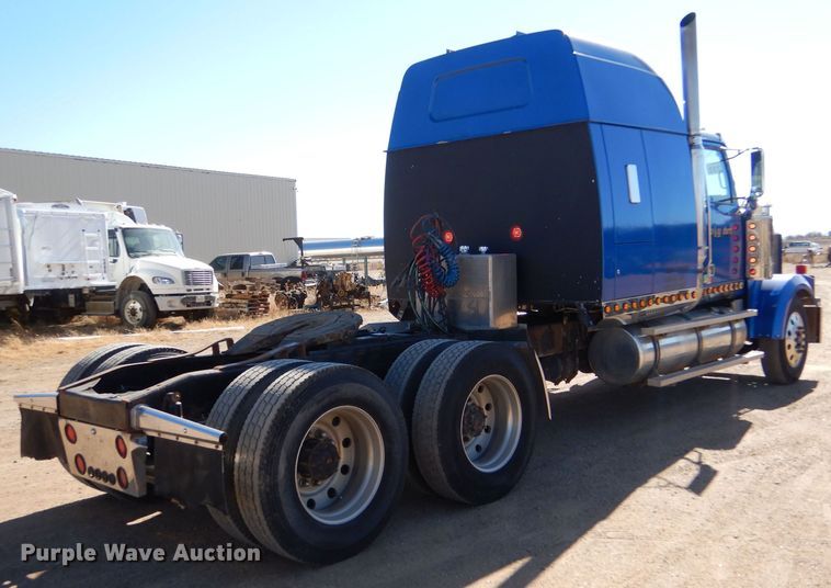 image for item LU9751 1999 Western Star 4964EX  semi truck
