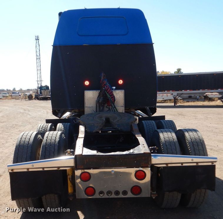 image for item LU9751 1999 Western Star 4964EX  semi truck