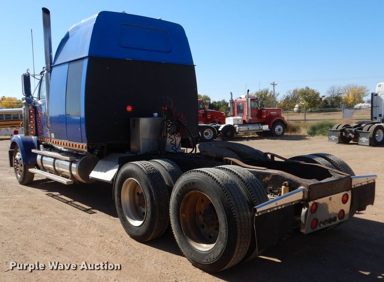 image for item LU9751 1999 Western Star 4964EX  semi truck