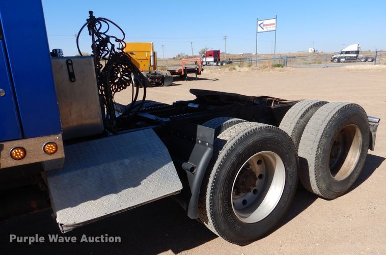 image for item LU9751 1999 Western Star 4964EX  semi truck