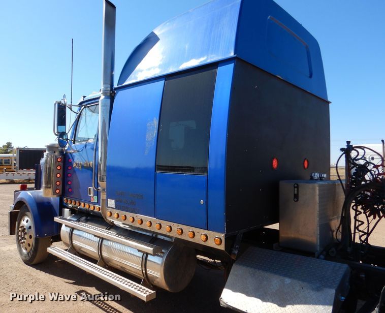 image for item LU9751 1999 Western Star 4964EX  semi truck