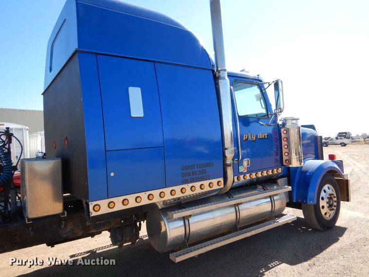 image for item LU9751 1999 Western Star 4964EX  semi truck