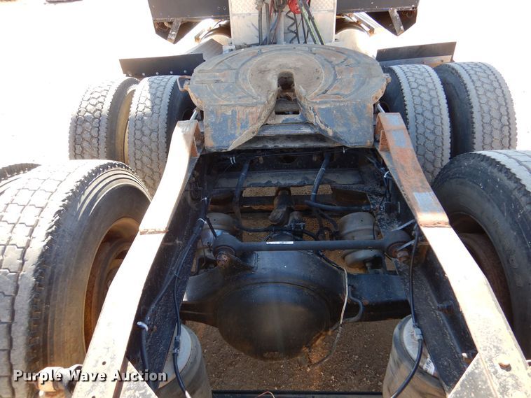 image for item LU9751 1999 Western Star 4964EX  semi truck