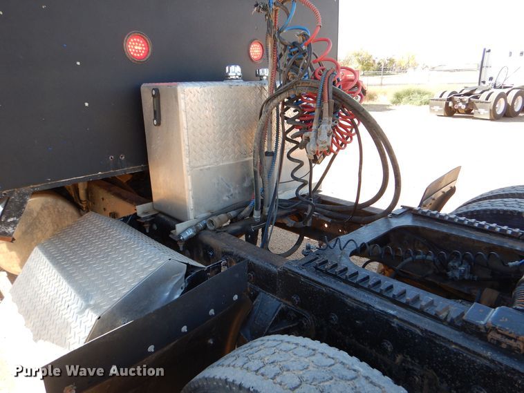 image for item LU9751 1999 Western Star 4964EX  semi truck