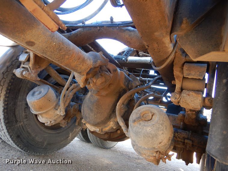 image for item LU9751 1999 Western Star 4964EX  semi truck