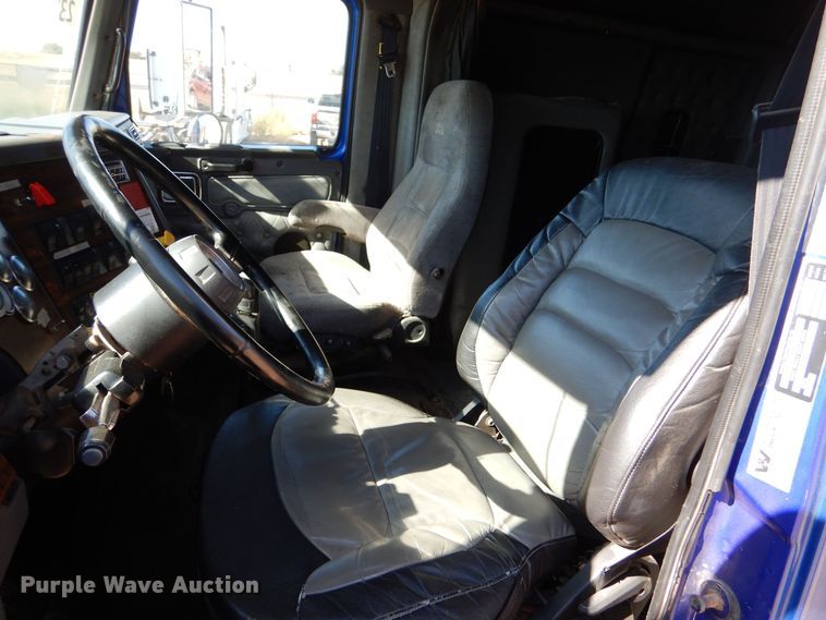 image for item LU9751 1999 Western Star 4964EX  semi truck