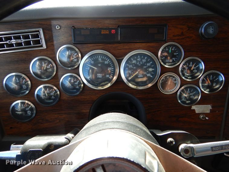 image for item LU9751 1999 Western Star 4964EX  semi truck