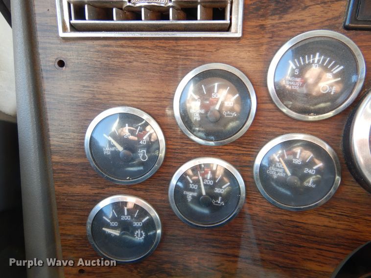 image for item LU9751 1999 Western Star 4964EX  semi truck