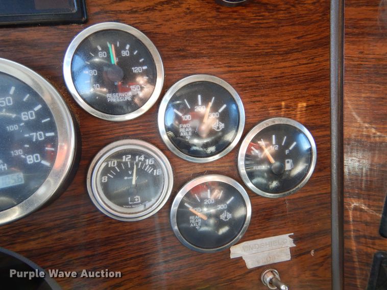 image for item LU9751 1999 Western Star 4964EX  semi truck