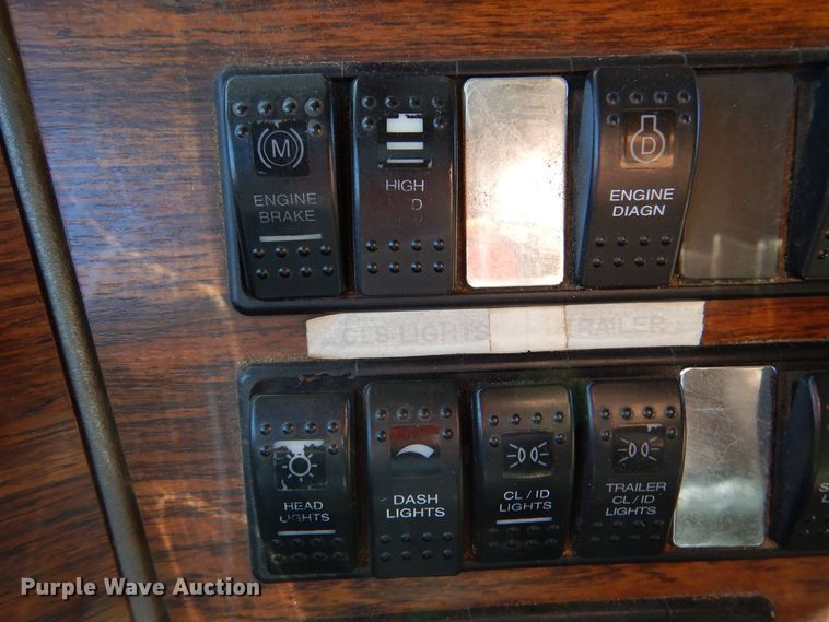 image for item LU9751 1999 Western Star 4964EX  semi truck