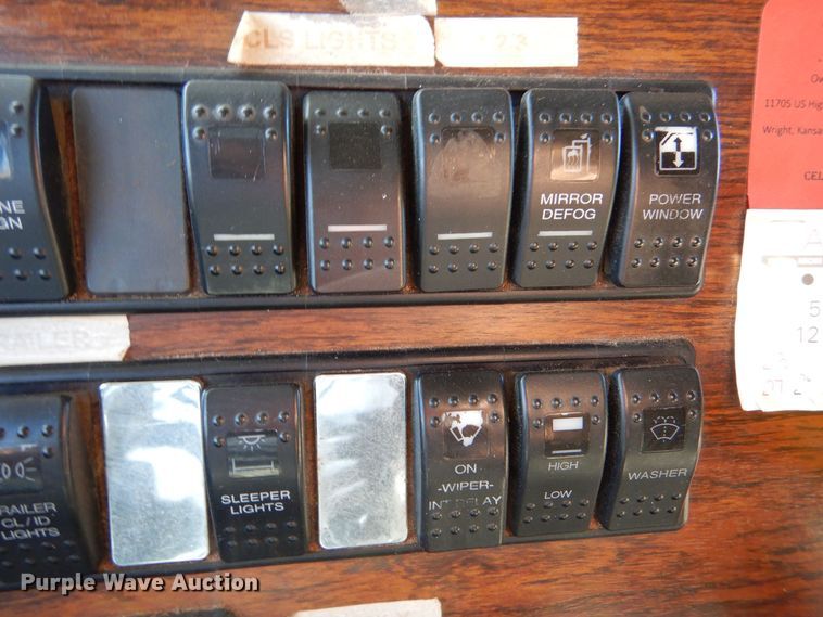 image for item LU9751 1999 Western Star 4964EX  semi truck