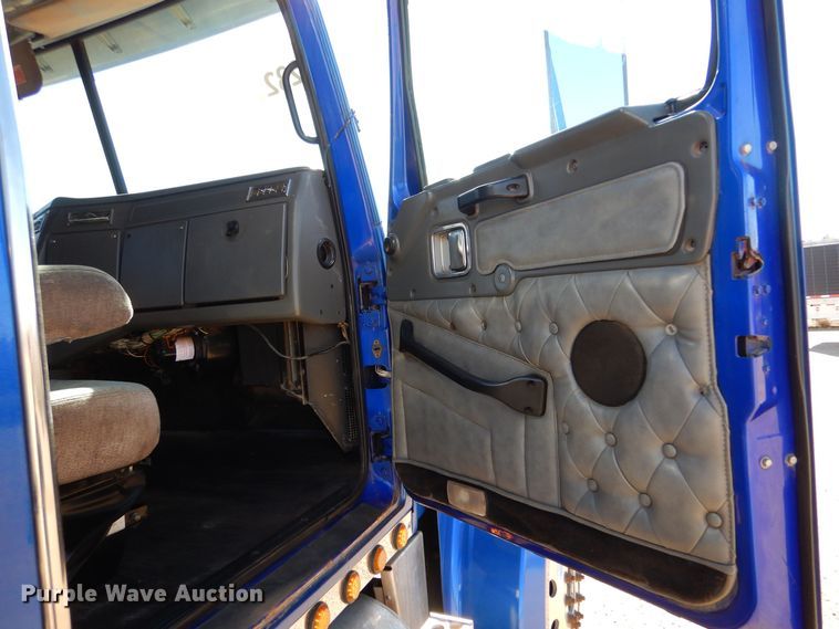 image for item LU9751 1999 Western Star 4964EX  semi truck