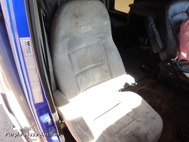 image for item LU9751 1999 Western Star 4964EX  semi truck