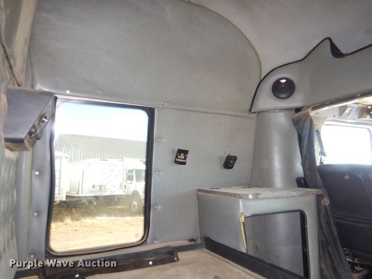 image for item LU9751 1999 Western Star 4964EX  semi truck