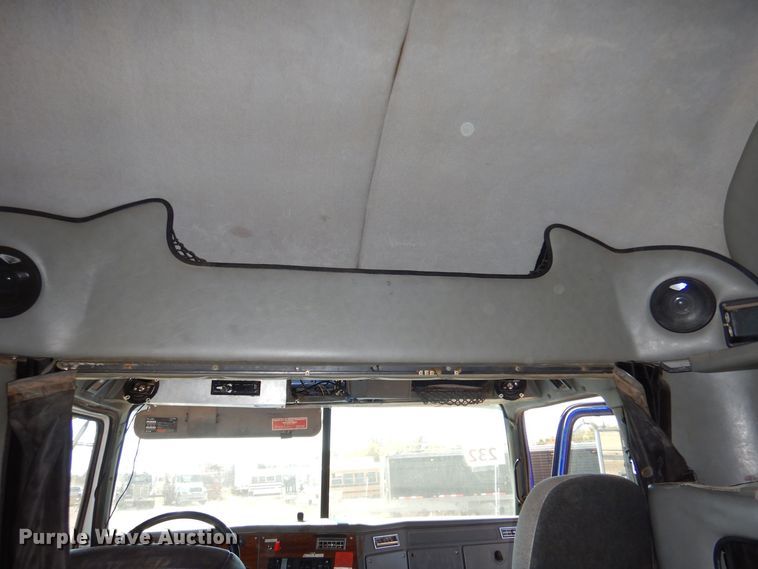 image for item LU9751 1999 Western Star 4964EX  semi truck