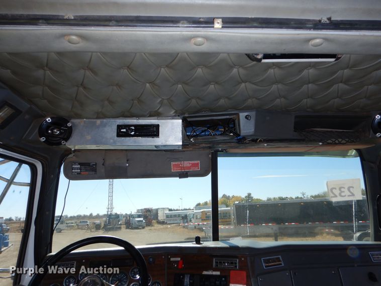 image for item LU9751 1999 Western Star 4964EX  semi truck