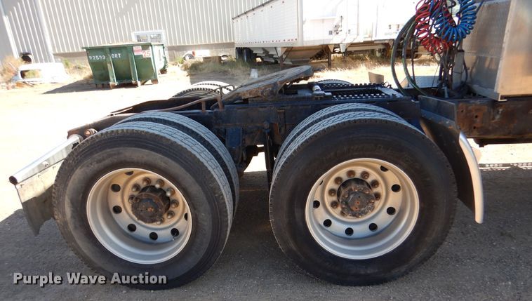 image for item LU9751 1999 Western Star 4964EX  semi truck