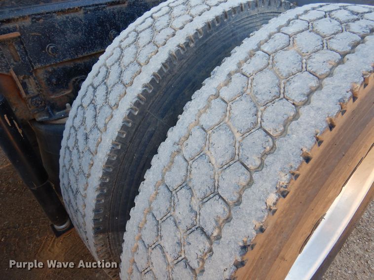 image for item LU9751 1999 Western Star 4964EX  semi truck