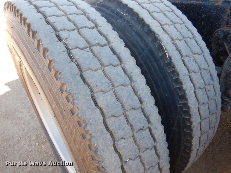 image for item LU9751 1999 Western Star 4964EX  semi truck