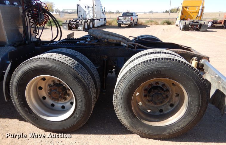 image for item LU9751 1999 Western Star 4964EX  semi truck