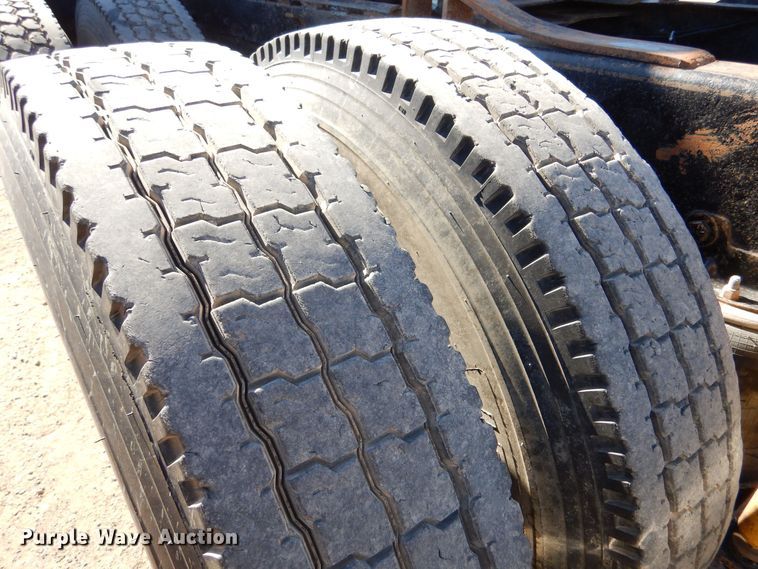 image for item LU9751 1999 Western Star 4964EX  semi truck