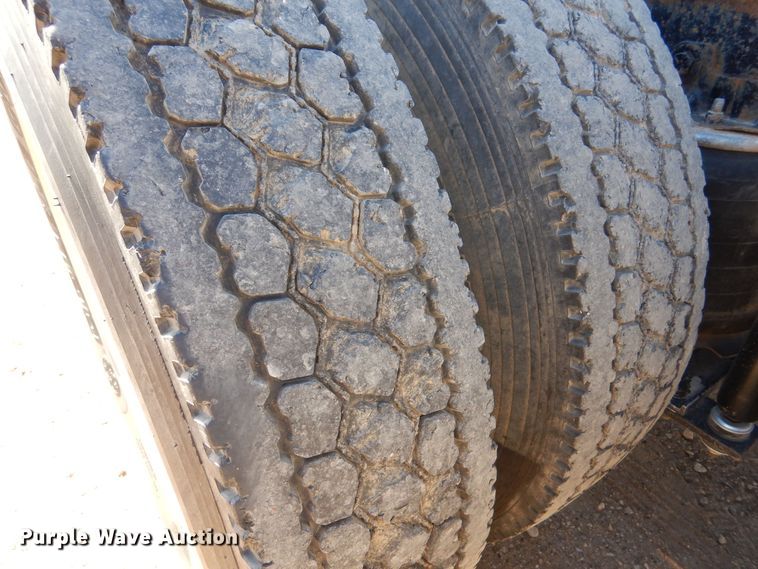 image for item LU9751 1999 Western Star 4964EX  semi truck