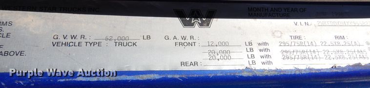 image for item LU9751 1999 Western Star 4964EX  semi truck