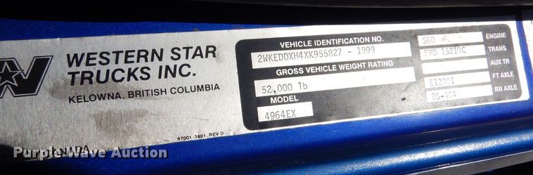 image for item LU9751 1999 Western Star 4964EX  semi truck