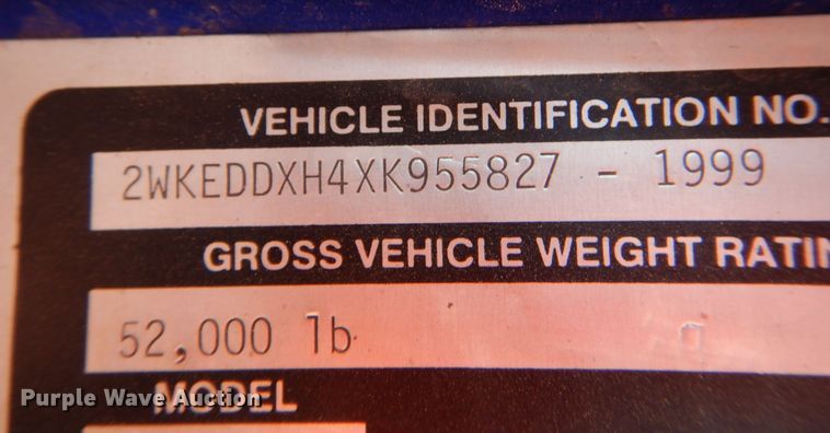 image for item LU9751 1999 Western Star 4964EX  semi truck